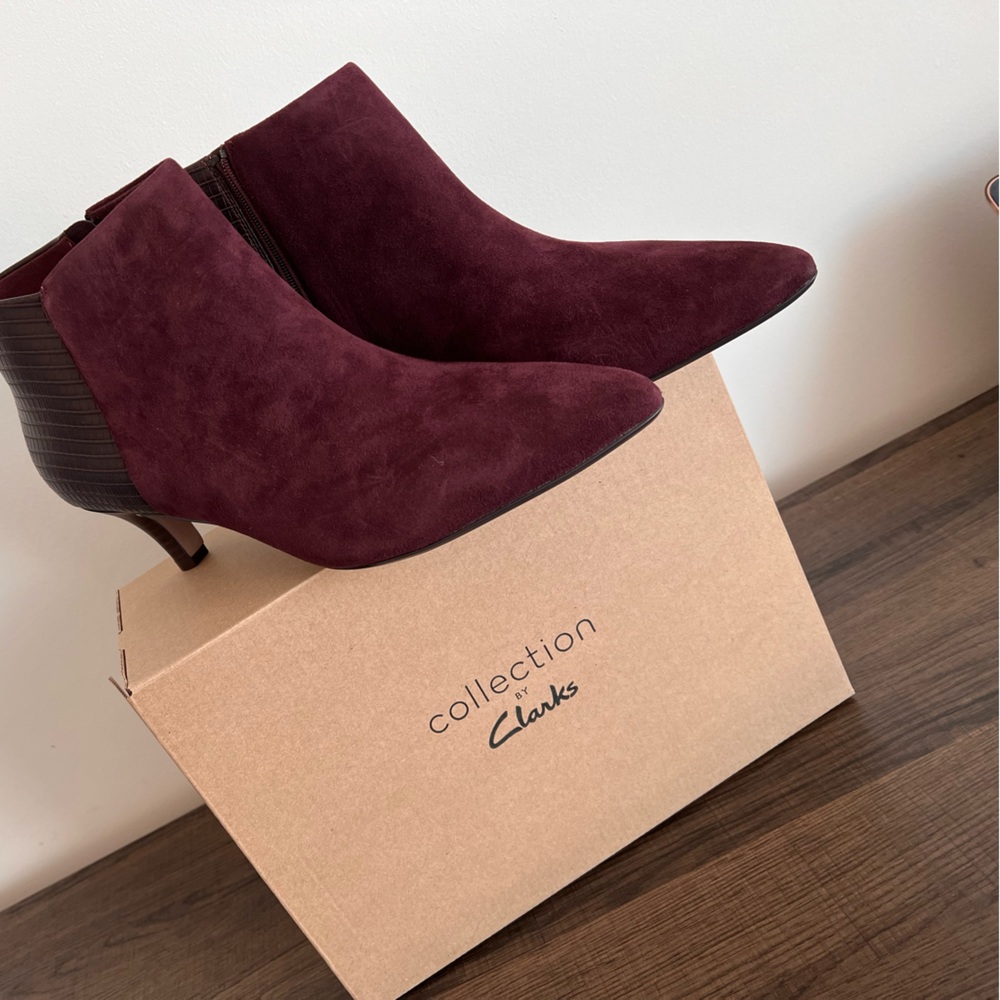 Clark’s Linvale Sea Suede Kitten Heel Bootie -NWT